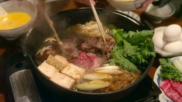 边吃火锅边蹦迪，雇“男模”上岗的餐厅也太拼了