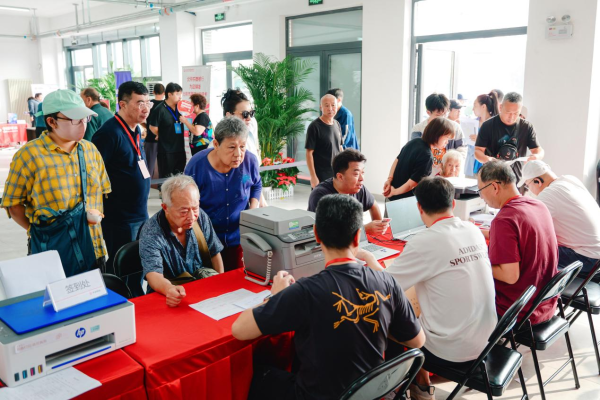 配资靠谱股票配资门户 解锁看丹幸福密码 温暖新居如期“归家”——北京丰台区看丹村回迁安置房一标段顺利交房！